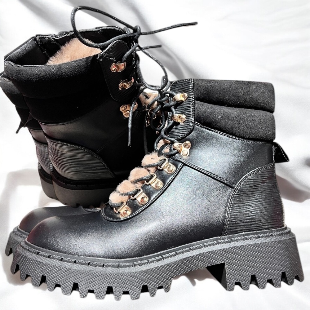 Ladies……Size 10……LADY GO DIVA……Black Lace Up Combat Boots w/Faux Fur Tongue. New